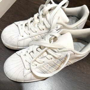 Adidas all white shoes. Used but still in great condition. Size 5 in men